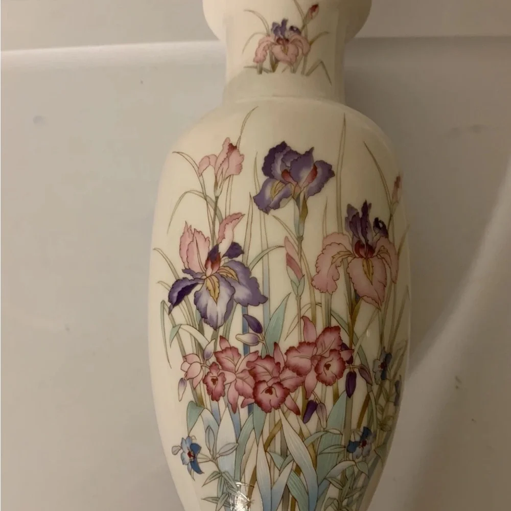 Floral Ceramic Vase with‎ Purple and Pink Accents Orchid Japan